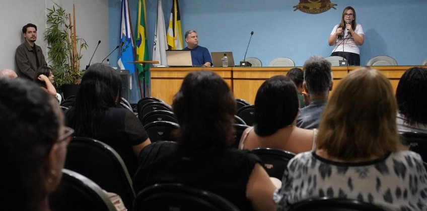 VR promove palestra de conscientização sobre dislexia para profissionais da rede municipal de educação